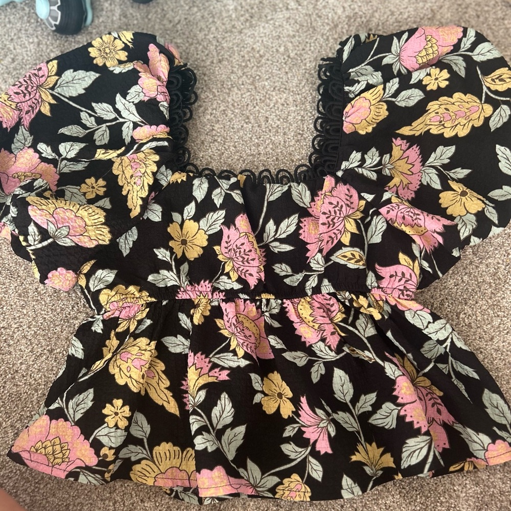 Bubble sleeve top - Picture 1 of 2
